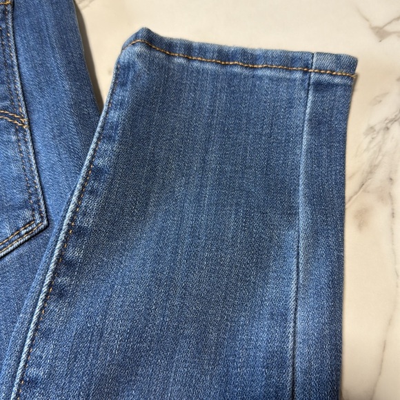 24 HR SALE ONLY Levi’s High Rise Hypersoft Jeans - Picture 4 of 6